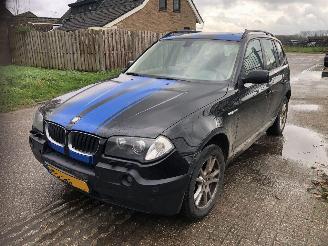 krockskadad bil auto BMW X3 X3 3.0i Executive 2004/3