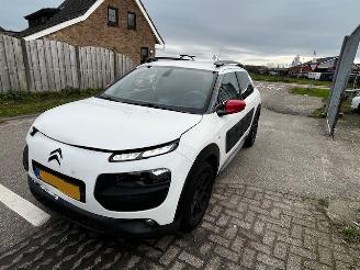 Vaurioauto  passenger cars Citroën C4 cactus 1.2 puretech shine 2016/3