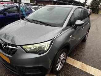 Schadeauto Opel Crossland 1.2 innovation 2018/10