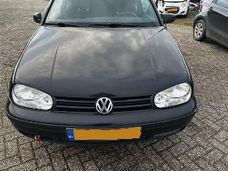 krockskadad bil auto Volkswagen Golf 1.8 trendline 1999/4