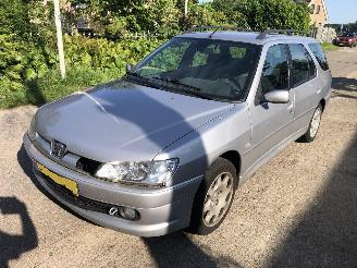 krockskadad bil auto Peugeot 306 306 Break 1.6 XT 2001/2