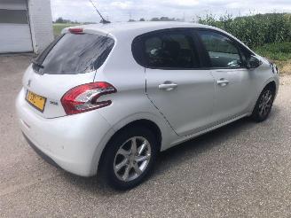 Peugeot 208 208 1.2 VTi Oxygo picture 2