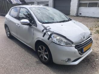 Peugeot 208 208 1.2 VTi Oxygo picture 5