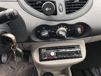 krockskadad bil auto Renault Twingo Twingo 1.2 Authentique 2008/6