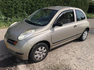 Schadeauto Nissan Micra 1.23 visia 2004/3