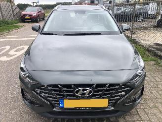uszkodzony samochody osobowe Hyundai I-30 Hyundai i30 Wagon 1.0 gdi mhev comfort smart 2022/2