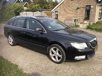 krockskadad bil auto Skoda Superb Superb Combi Superb Combi - 2.0 tdi automaat 2010/3