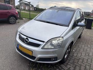 Coche accidentado Opel Zafira 2.2 cosmo 2005/11