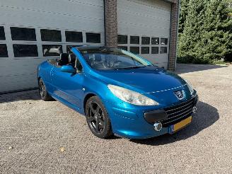 damaged passenger cars Peugeot 307 CC 2.0 Clima Leder 2006/5