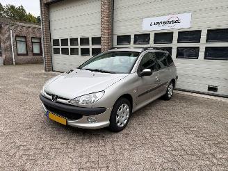 damaged passenger cars Peugeot 206 1.4 One-Line 2006/2