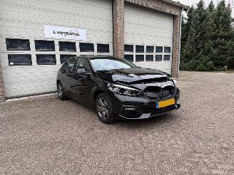 damaged passenger cars BMW 1-serie 118i Automaat Virtual Clima Navi 52850 Km NAP ! 2013/11