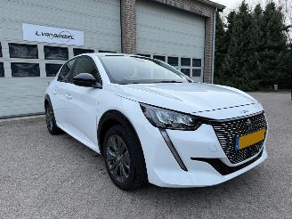 krockskadad bil auto Peugeot e-208 EV Active Pack 50 kWh Navi Cruise 63644 Km NAP ! 2022/6