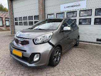 krockskadad bil auto Kia Picanto 1.2 CCVT Comfort Pack Automaat Airco 55888 Km NAP ! 2011/9