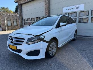 skadebil auto Mercedes B-klasse 220 d Ambition Automaat NAP ! 2019/5