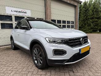 krockskadad bil auto Volkswagen T-Roc 1.5 TSI Sport Automaat Pano Navi Clima Cruise 2019/3