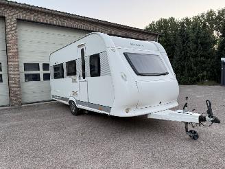 krockskadad bil caravan Hobby  460 LU Mover Fietsendrager 2014/7
