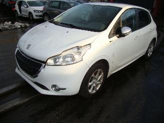 Coche siniestrado Peugeot 208  2013/1