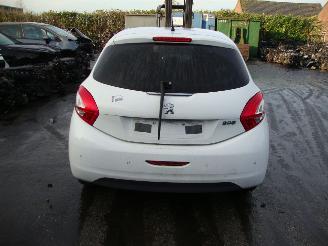 Peugeot 208  picture 5