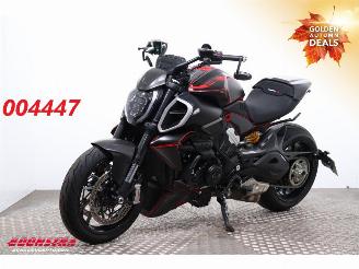 krockskadad bil motor Ducati Diavel V4 LED Quickshift WheelieContr. 1.794 km! 2024/7