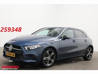 Schadeauto Mercedes A-klasse 180 LED Navi Clima Cruise Camera SHZ 32.862 km! 2021/11
