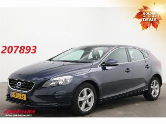 Vaurioauto  passenger cars Volvo V-40 2.0 D4 Momentum Business Navi Clima Cruise PDC 2014/12
