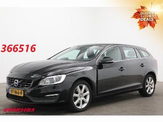 krockskadad bil auto Volvo V-60 1.5 T2 Aut. Polar+ BiXenon Navi Clima Cruise SHZ PDC 152.278 km! 2017/4