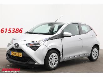krockskadad bil auto Toyota Aygo 1.0 VVT-i x-play Airco Cruise Camera 44.294 km! 2021/3