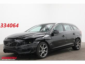 uszkodzony samochody osobowe Volvo V-60 2.0 D2 Ocean Race Clima Navi 88.508km! 2016/8