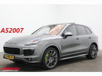 škoda osobní automobily Porsche Cayenne 3.0 S E-Hybrid Chrono Pano Memory Lucht Bose Sitzbel.+SHZ 2015/2