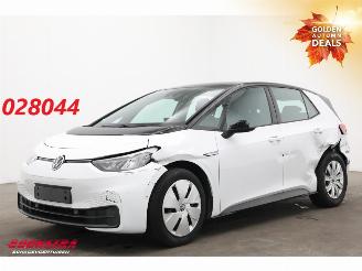 krockskadad bil auto Volkswagen ID.3 Pro 58 kWh ACC 360° 24.067 km! 2023/2