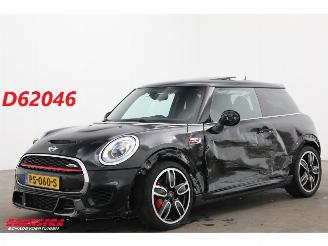 Schadeauto Mini Cooper 2.0 232 PK Pano HUD Navi Clima Cruise Camera SHZ 2016/2