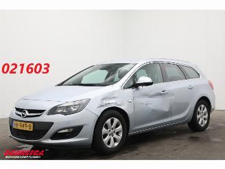krockskadad bil auto Opel Astra Sports Tourer 1.4 Turbo Blitz Navi Airco Cruise PDC AHK 2015/11