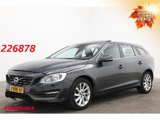 krockskadad bil auto Volvo V-60 1.6 D2 Momentum Schuifdak Navi Clima Cruise PDC AHK 2014/8