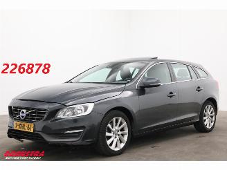 Auto incidentate Volvo V-60 1.6 D2 Momentum Schuifdak Navi Clima Cruise PDC AHK 2014/8