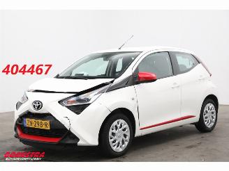 skadebil auto Toyota Aygo 1.0 VVT-i x-play Apple/Android Airo Cruise Camera 57.976 km! 2019/7