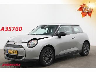 Voiture accidenté Mini Mini SE Essential 54.2 kWh 218 PK LED Navi Cruise Camera 2024/8