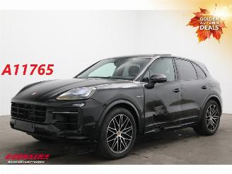 damaged passenger cars Porsche Cayenne 3.0 E-Hybrid Pano Bose ACC Memory 360° Sport Chrono 3.038 km! 2025