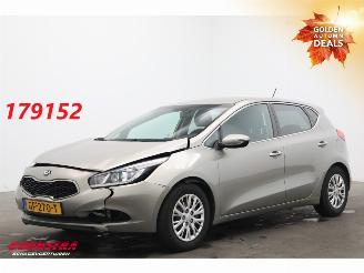 krockskadad bil auto Kia Cee d 1.6 GDI BusinessLine Navi Clima Cruise Camera PDC 115.022 km! 2015/5