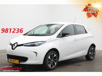 Damaged car Renault Zoé R90 Intens 41 kWh (ex Accu) Navi Clima Cruise PDC 74.996 km! 2016/12