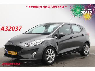 krockskadad bil auto Ford Fiesta 1.1 Trend 5-DRS Navi Airco Cruise PDC 2019/2