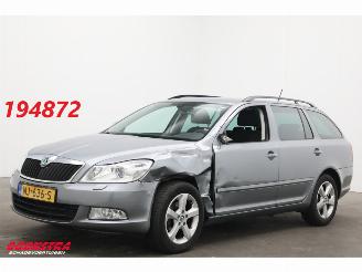 krockskadad bil auto Skoda Octavia Combi 1.4 TSI Navi Xenon Clima Cruise SHZ Gr.t. Amb. 2012/6