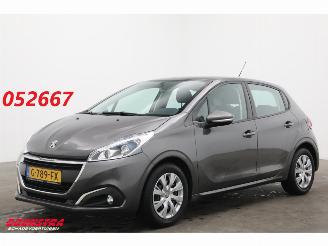 uszkodzony samochody osobowe Peugeot 208 1.2 PureT. Signature Navi Camera Carplay Airco Cruise 2019/7
