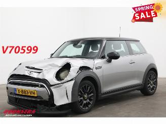 krockskadad bil auto Mini Cooper SE Camden Edition 33 kWh LED Navi Clima Cruise SHZ PDC 2024/2