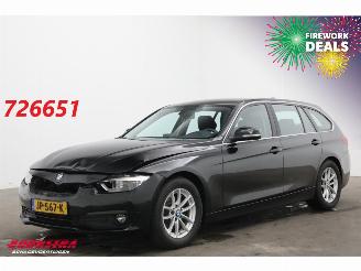 Damaged car BMW 3-serie Touring 320d EDE Centennial Aut. Navi Clima Cruise PDC AHK 2016/5