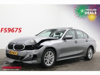 Coche accidentado BMW 3-serie 330e Schuifdak 360° LED Cruise SHZ 4.216 km! 2025/8