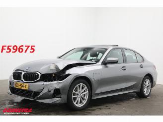 Auto incidentate BMW 3-serie 330e Schuifdak 360° LED Cruise SHZ 4.216 km! 2025/8