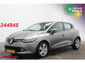 damaged passenger cars Renault Clio 0.9 TCe Dynamique Navi Clima Cruise 2015/11