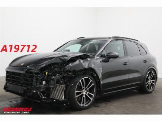 Vaurioauto  passenger cars Porsche Cayenne 3.0 E-Hybrid Pano LED ACC HUD Sport Chrono PDLS+ PASM AHK 2023/10