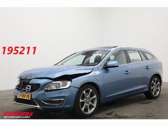 Vaurioauto  passenger cars Volvo V-60 2.4 D6 AWD PHEV Summum ACC Schuifdak Memory H/K Camera SHZ 2014/2