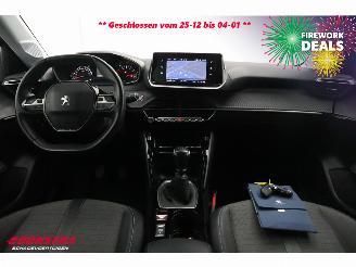 Peugeot 208 1.2 PureTech Allure Navi Clima Cruise PDC picture 12